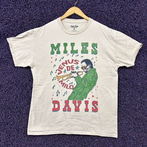 Miles Davis Venus de Milo Jazz Trumpet Musician T-Shirt M - Picture 1 of 4